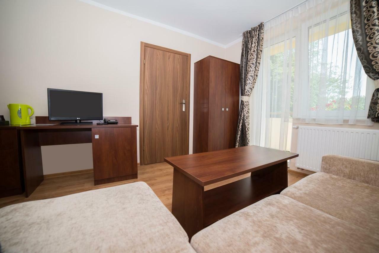 Sanatorium Uzdrowiskowe Lacznosc Hotel Цехоцинек Екстериор снимка