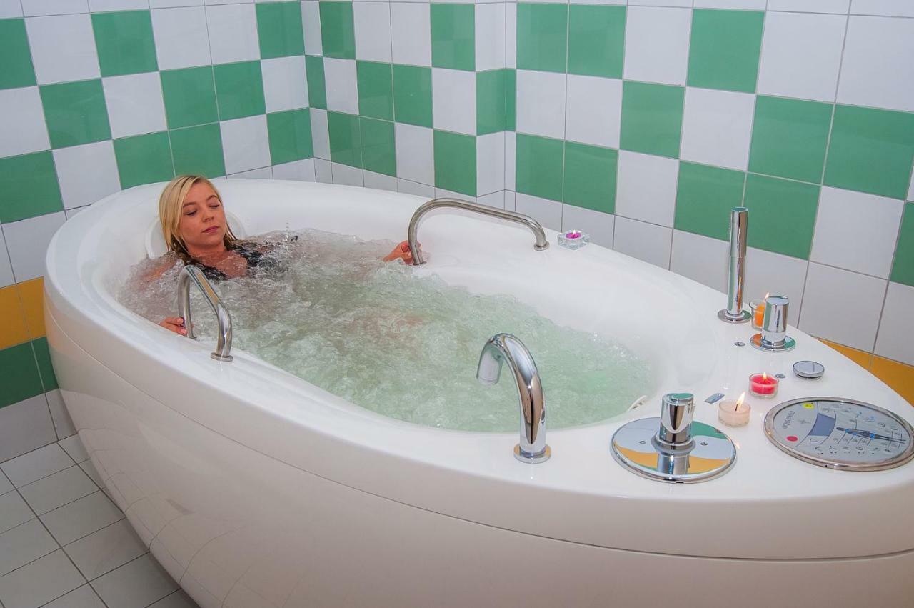 Sanatorium Uzdrowiskowe Lacznosc Hotel Цехоцинек Екстериор снимка